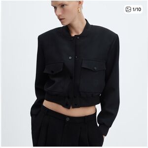 MANGO BOMBER JACKET WITH SHOULDER PADS
Size M NWT. Green